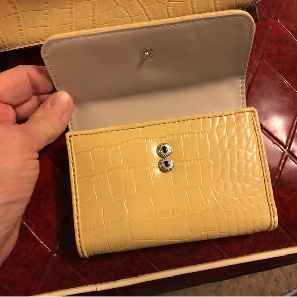 Liz Claiborne CRAZY HORSE Shoulder Bag & Wallet Faux Leather Croc  Butter Yellow - Picture 8 of 10